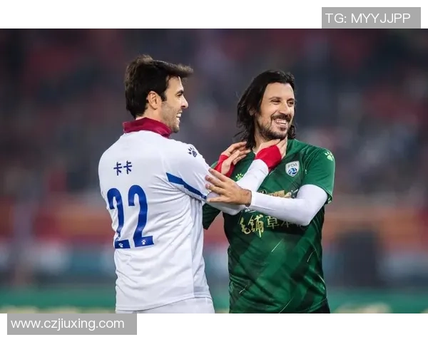 超级球星足球赛现场球迷浪漫求婚场面感动全场成千上万观众见证爱情奇迹 超级球星足球赛现场球迷浪漫求婚场面感动全场成千上万观众见证爱情奇迹