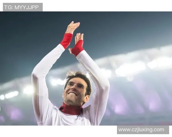 足球场上激情四溢球星原声重现赛场声音与球迷共振的震撼体验 足球场上激情四溢球星原声重现赛场声音与球迷共振的震撼体验