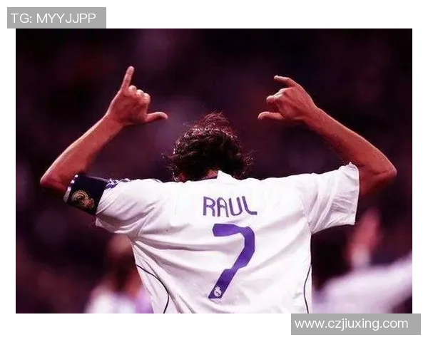 足球巨星背影独特风采展现神秘魅力的瞬间精彩头像展示